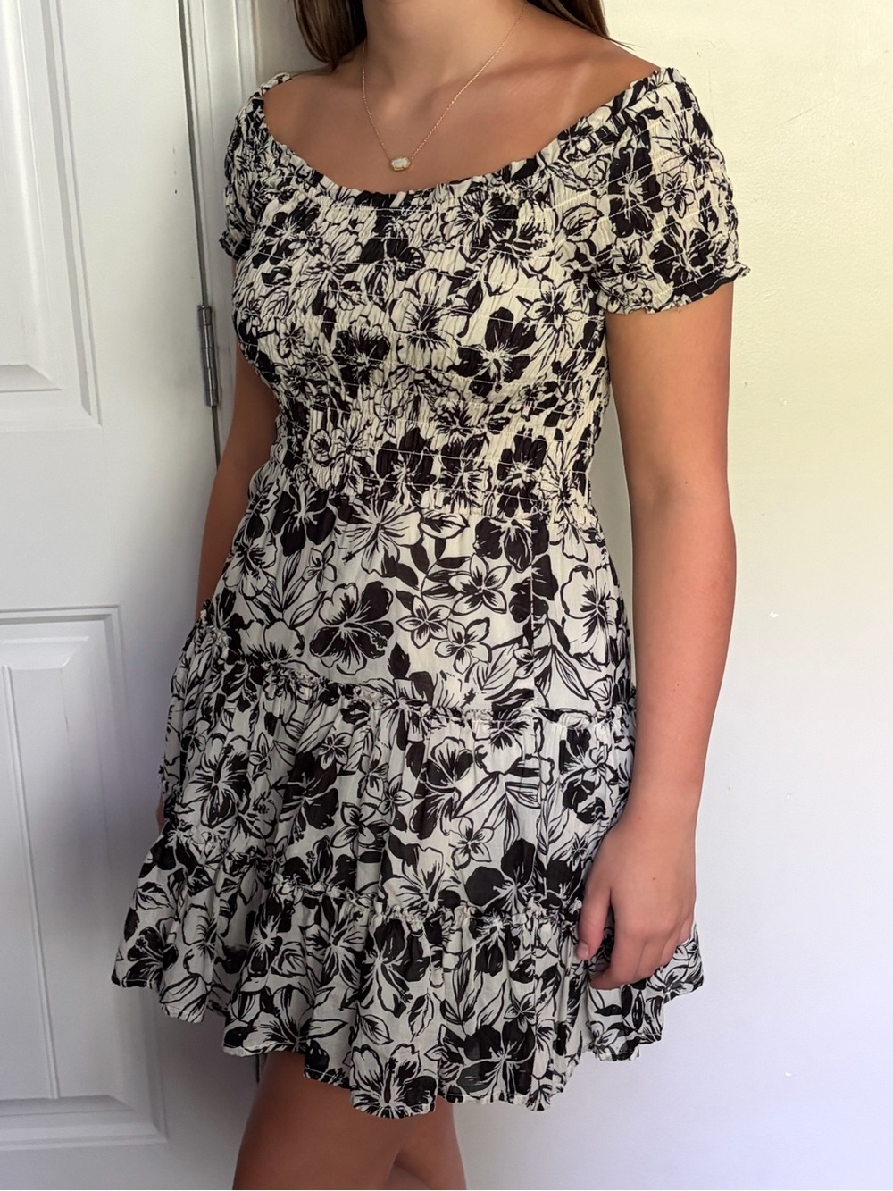 American Eagle Outfitters Black and Cream Floral Smocked Dress Sz XS